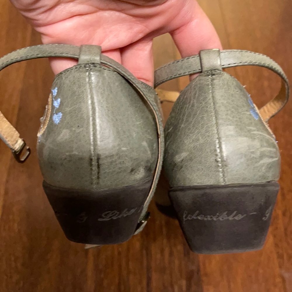 Playful embellished appliqués wedged shoes - Picture 12 of 12